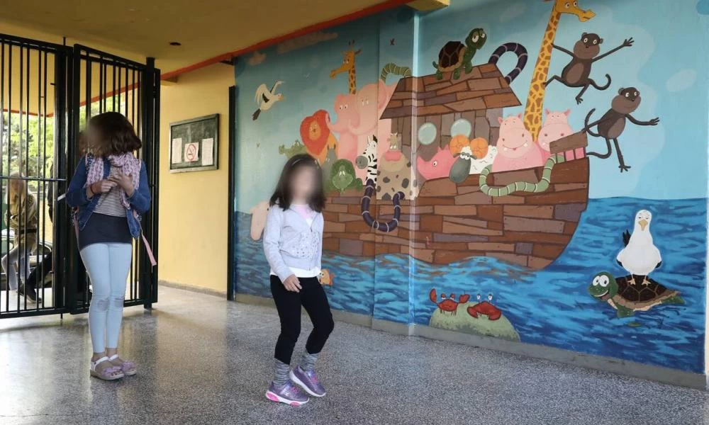 Κορονοϊός: Θετική στον ιό εκπαιδευτικός στο Γυμνάσιο Βουλιαγμένης